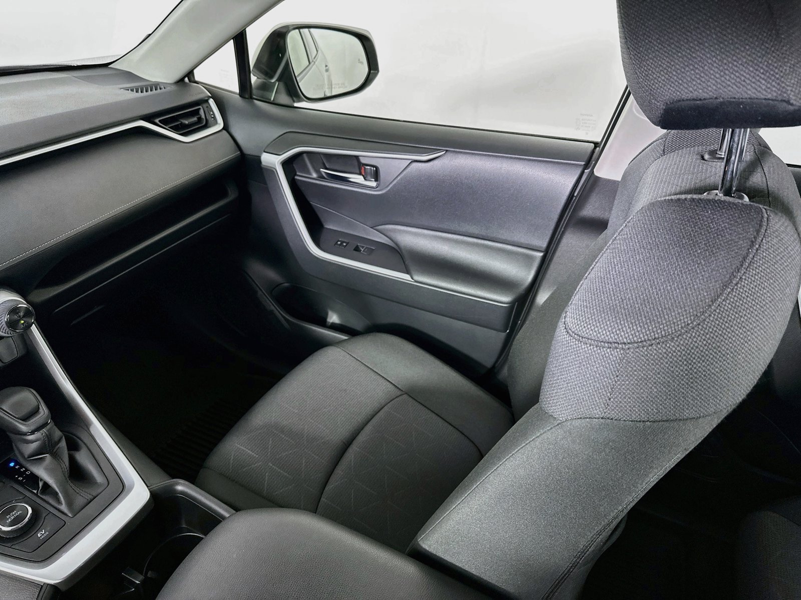 Used 2025 Silver Sky Metallic Toyota XLE image 22