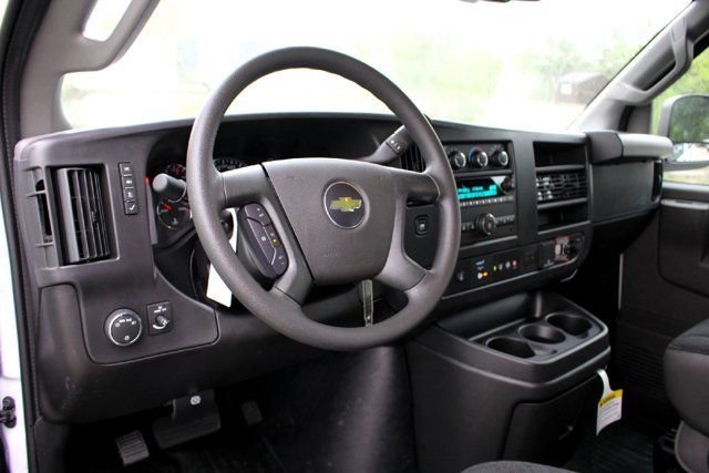 New 2025 Summit White Chevrolet WT image 8