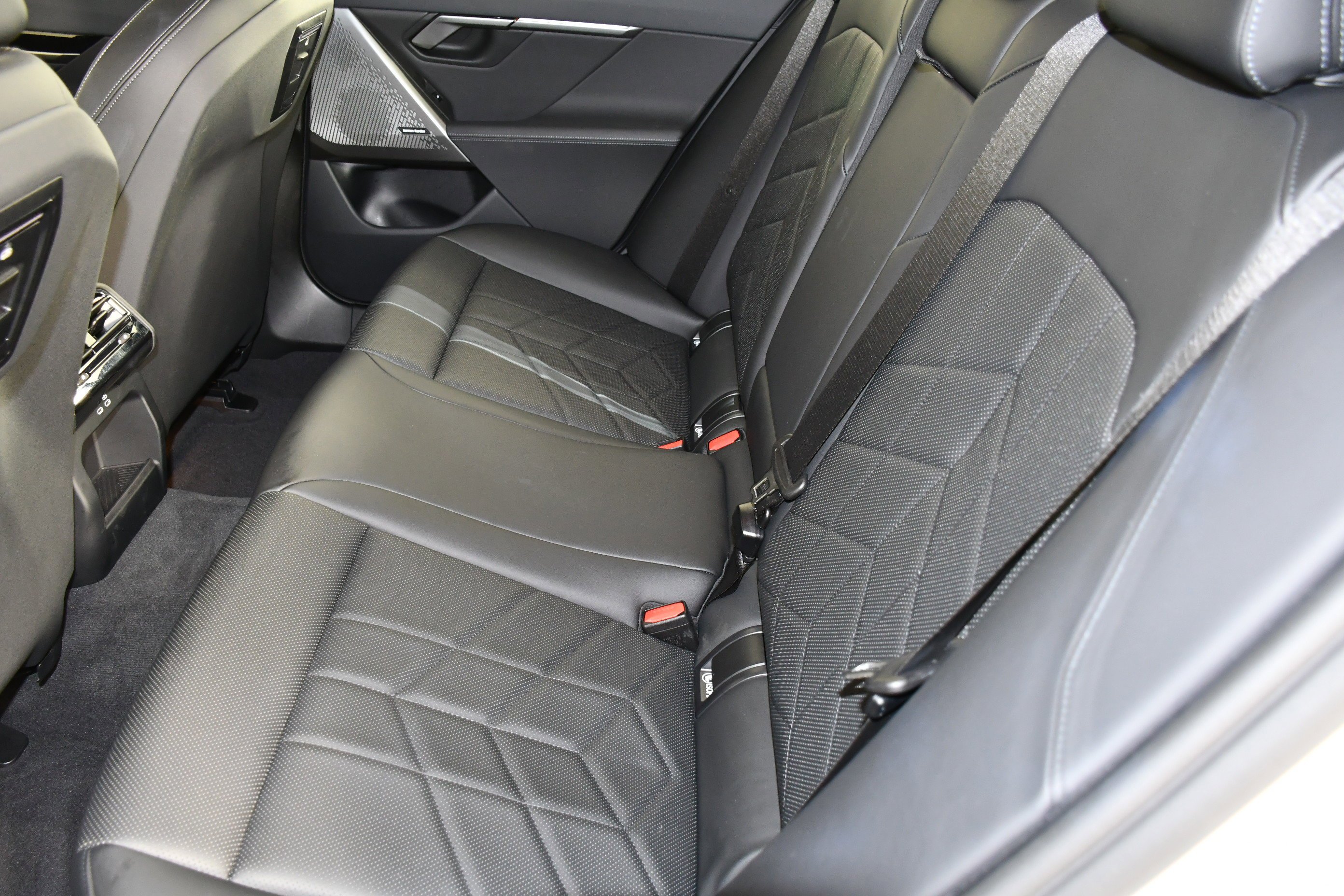 2025 BMW 5 Series 530i - Photo 48