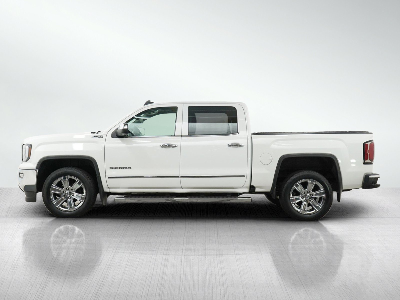 Used 2018 GMC Sierra 1500 SLT with VIN 3GTU2NECXJG403377 for sale in White Bear Lake, Minnesota