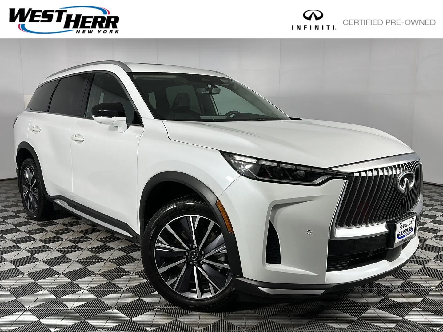 Used 2026 Radiant White INFINITI LUXE image 1