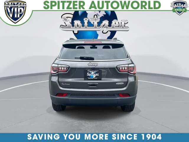 Used 2018 Gray Jeep Latitude image 8