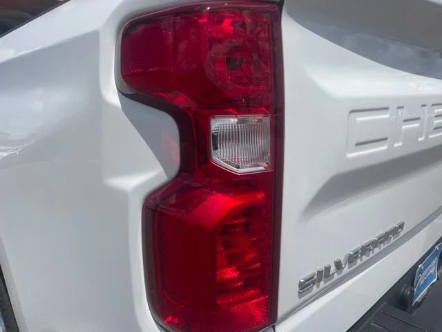 Used 2025 White Chevrolet Custom image 7