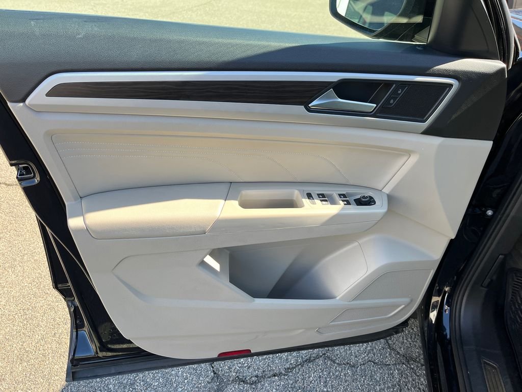 2022 Volkswagen Atlas SE w/Tech - Photo 9