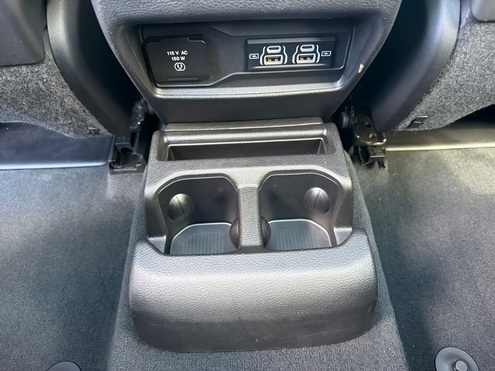 Used 2023  Jeep Limited image 27