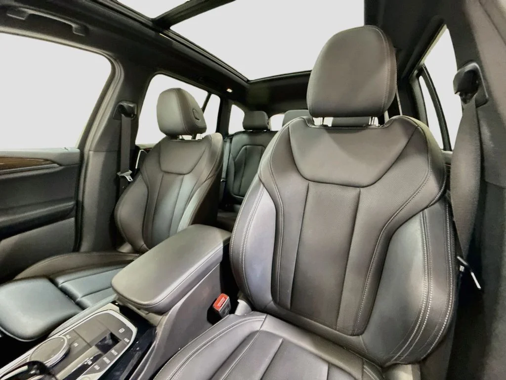 Used 2024 Gray BMW sDrive30i image 5
