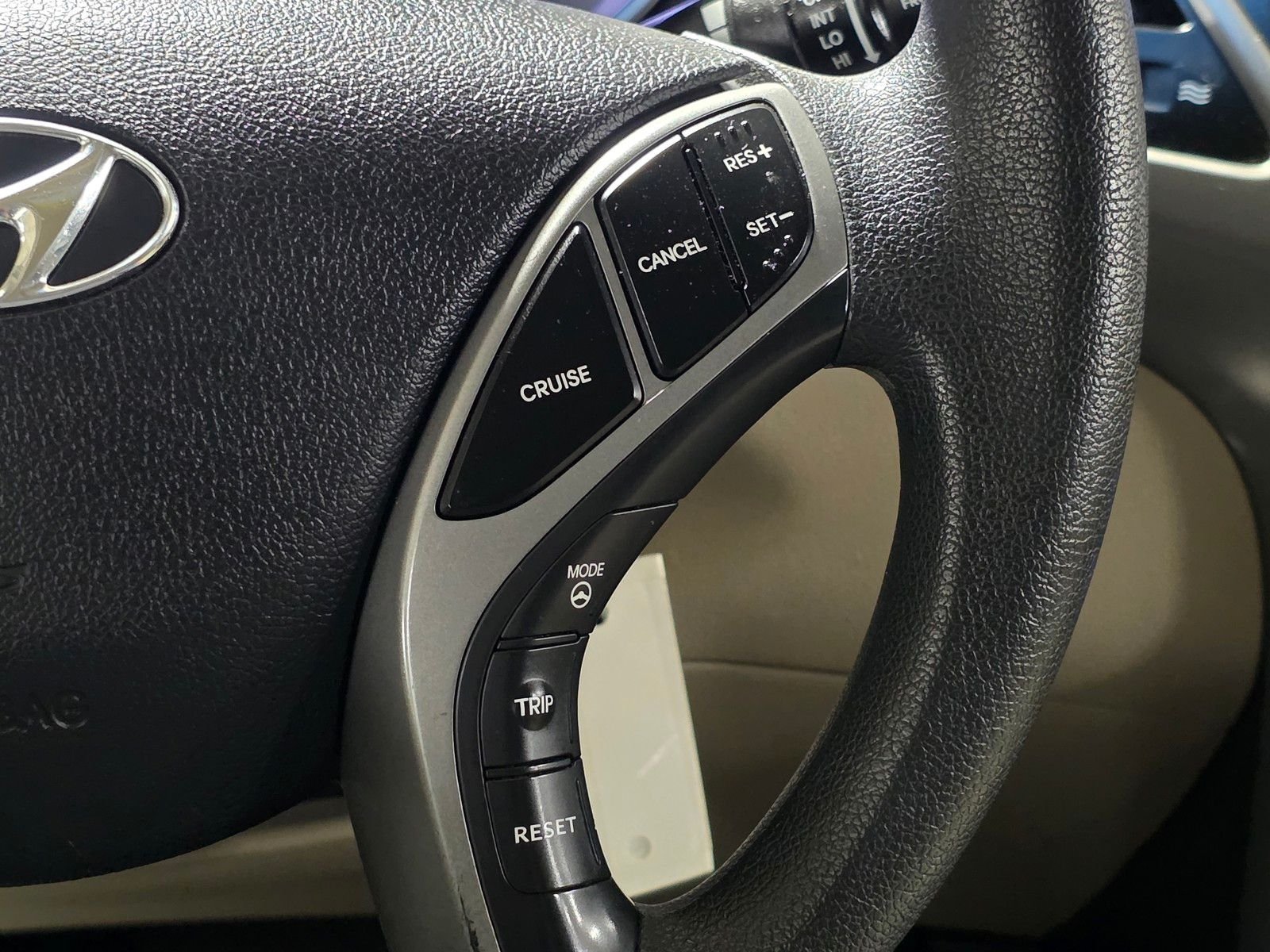 Used 2014 Desert Bronze Hyundai SE image 29