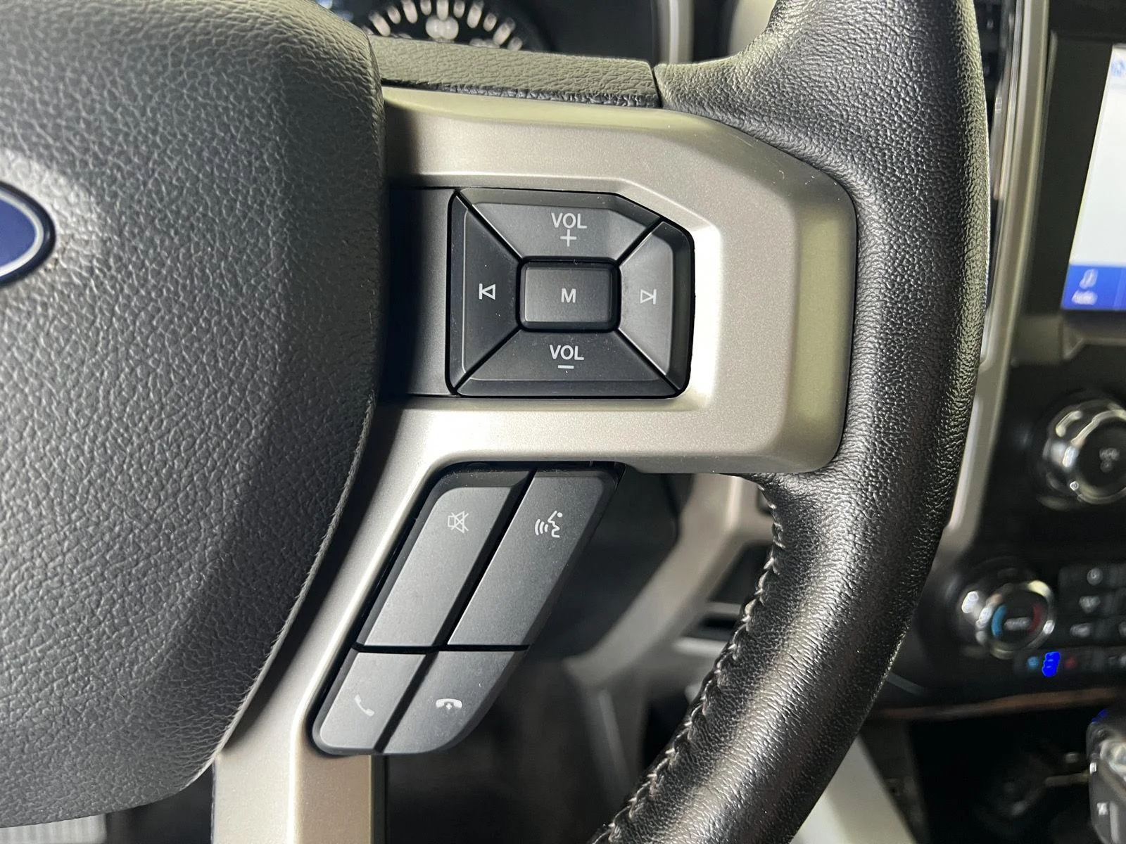 Used 2020  Ford XL image 11