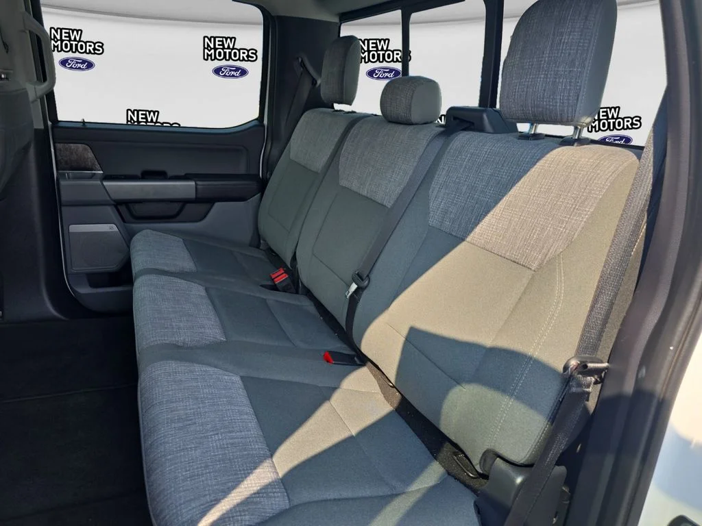 Used 2023 Oxford White Ford XLT image 12