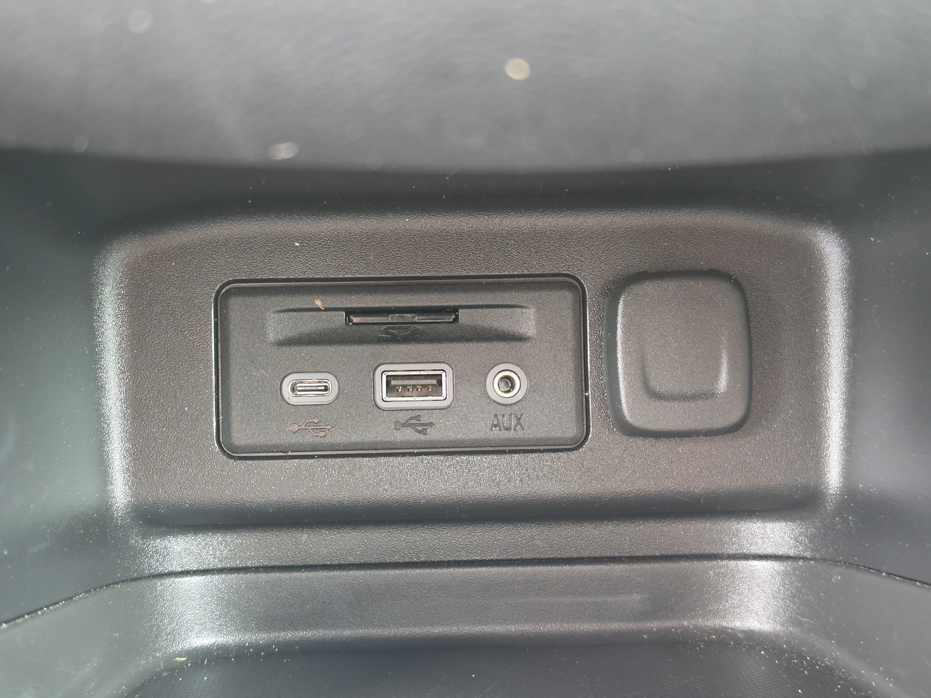 Used 2019 Silver Ice Metallic Chevrolet LT image 29