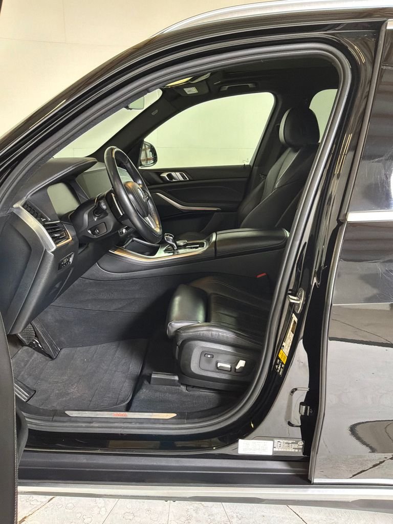 Used 2022 Black BMW xDrive40i image 10