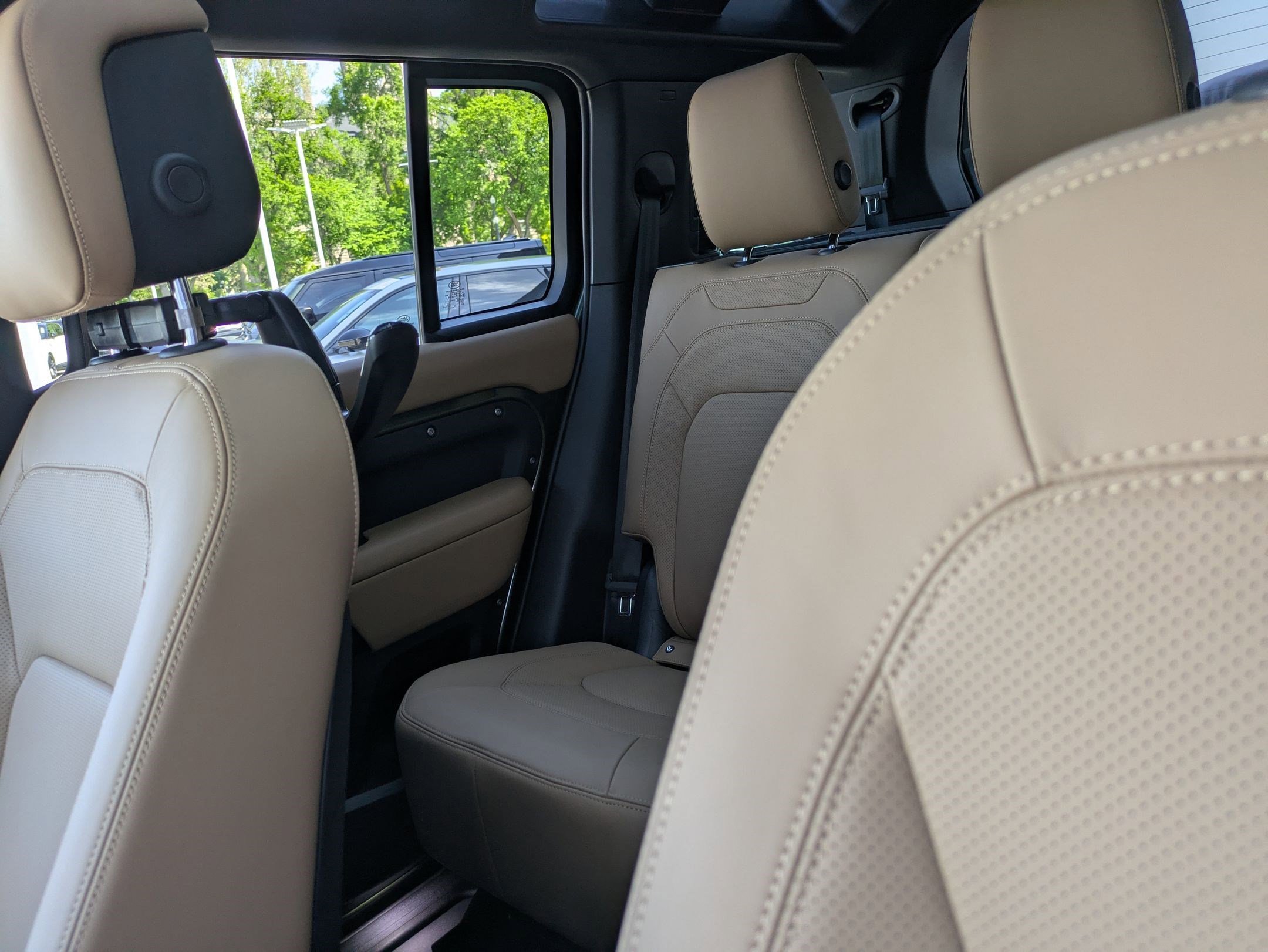 2026 Land Rover Defender X-Dynamic SE - Photo 26