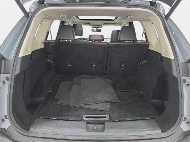 Used 2021 Gray Nissan SL image 32