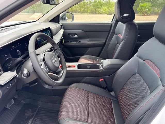 New 2027 Aspen White TriCoat / Super Black Two-tone Nissan SR image 9