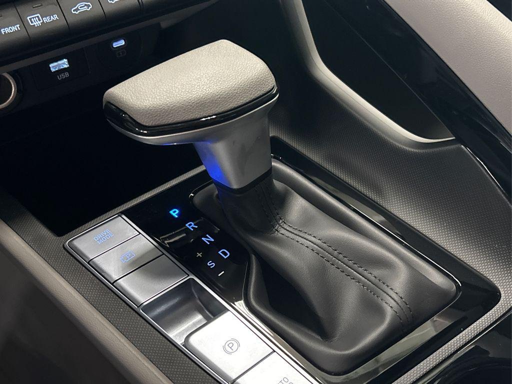 New 2026 White Hyundai Blue image 24