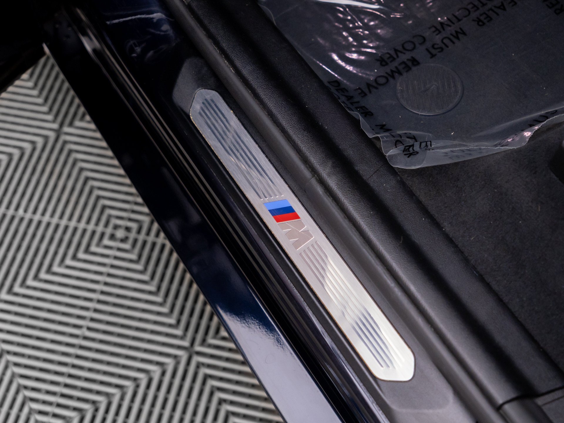 Used 2023 Carbon Black Metallic BMW xDrive30i image 15