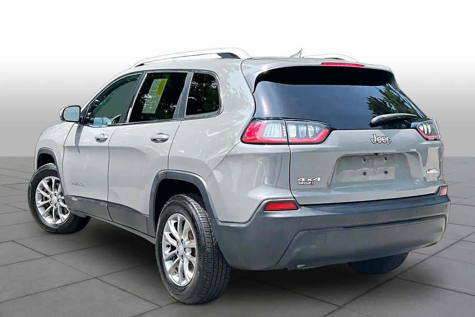 Used 2019 Sting-Gray Clearcoat Jeep Latitude Plus image 10