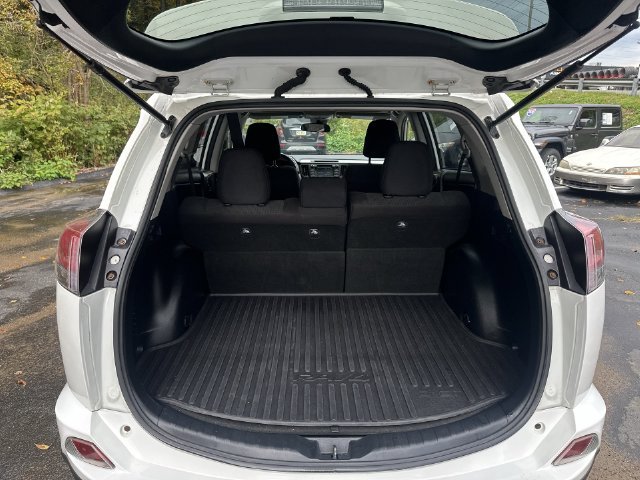 Used 2018 White Toyota XLE image 30
