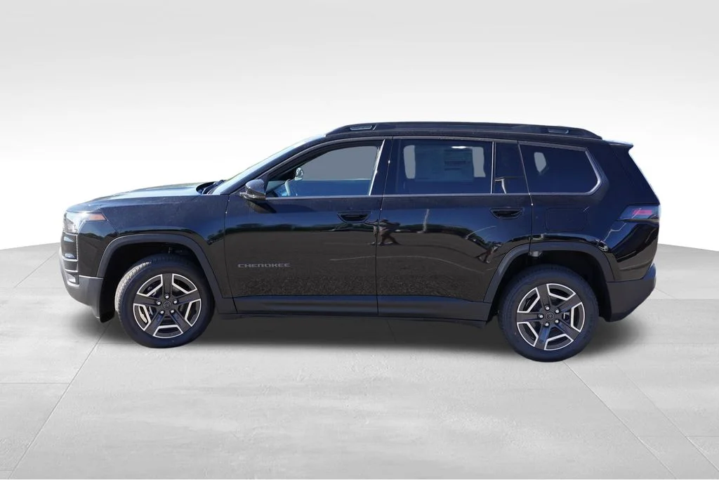 New 2026 Diamond Black Crystal Pearl-Coat Exterior Paint Jeep Limited image 6