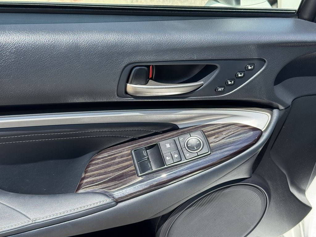 Used 2016 White Lexus 300 image 18