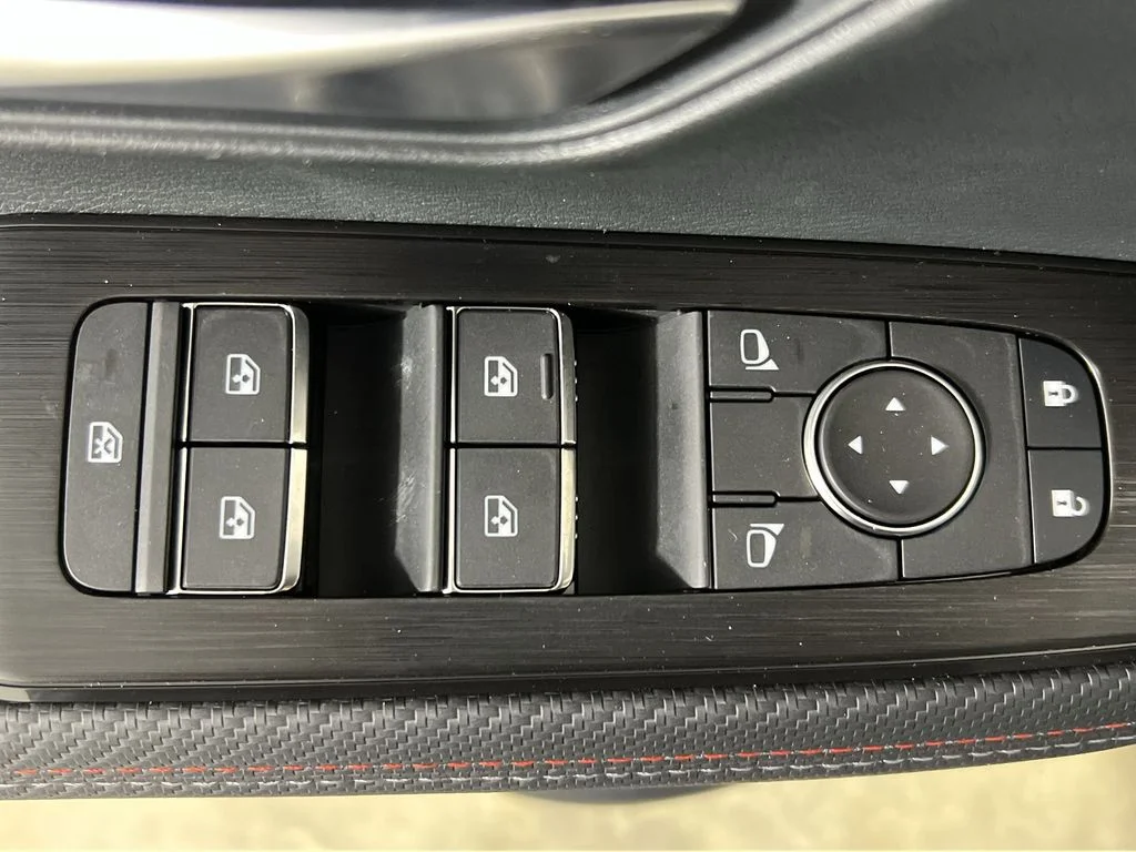 2026 Nissan KICKS SR - Photo 15