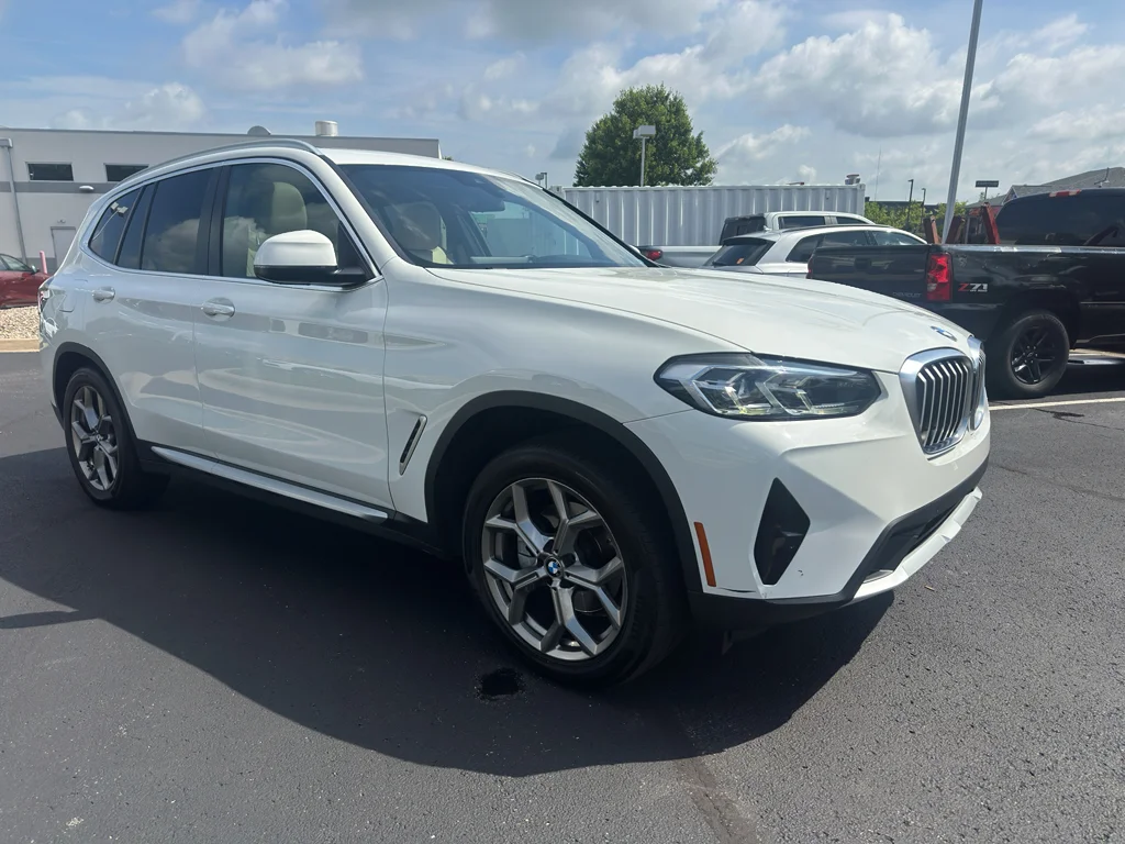 Used 2022 Alpine White BMW xDrive30i image 3
