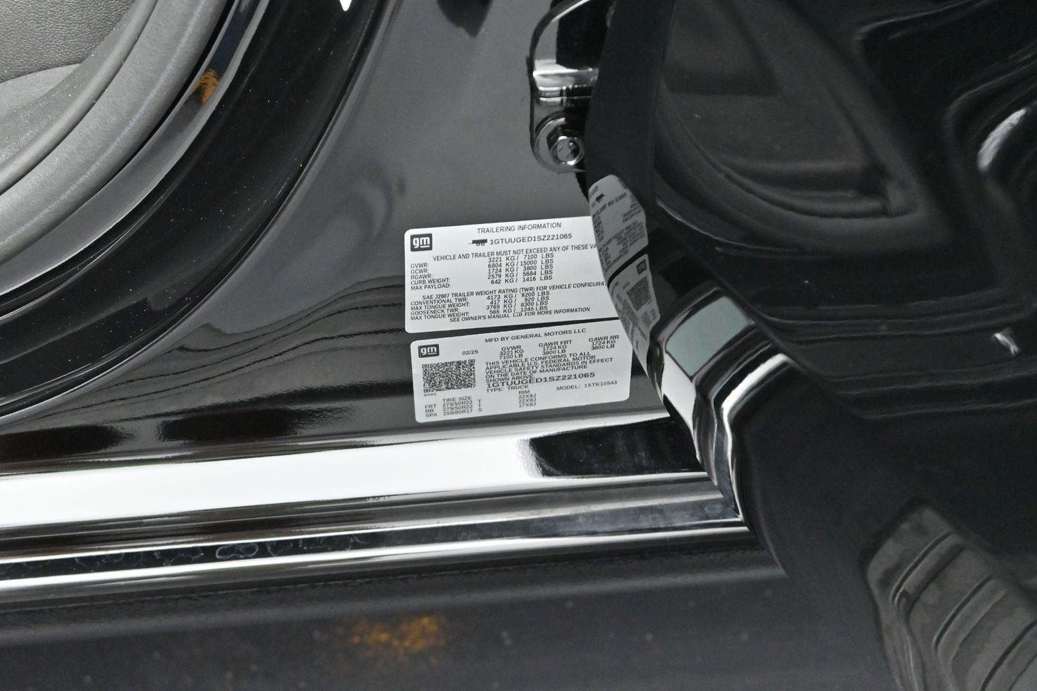 Used 2025 Onyx Black GMC Denali image 40