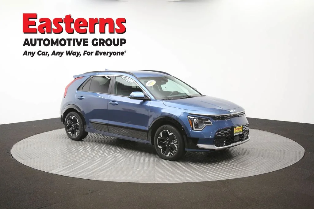 Used 2023 Blue Kia Wind image 47