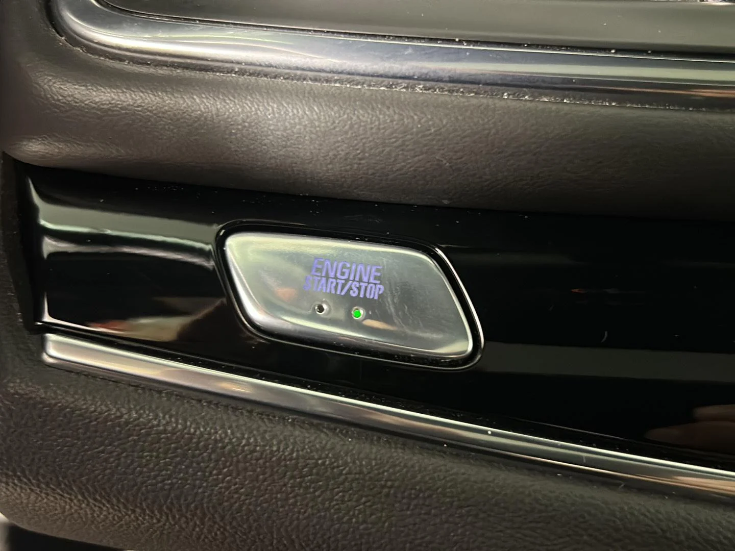 Used 2024 Ebony Twilight Metallic Buick Avenir image 30