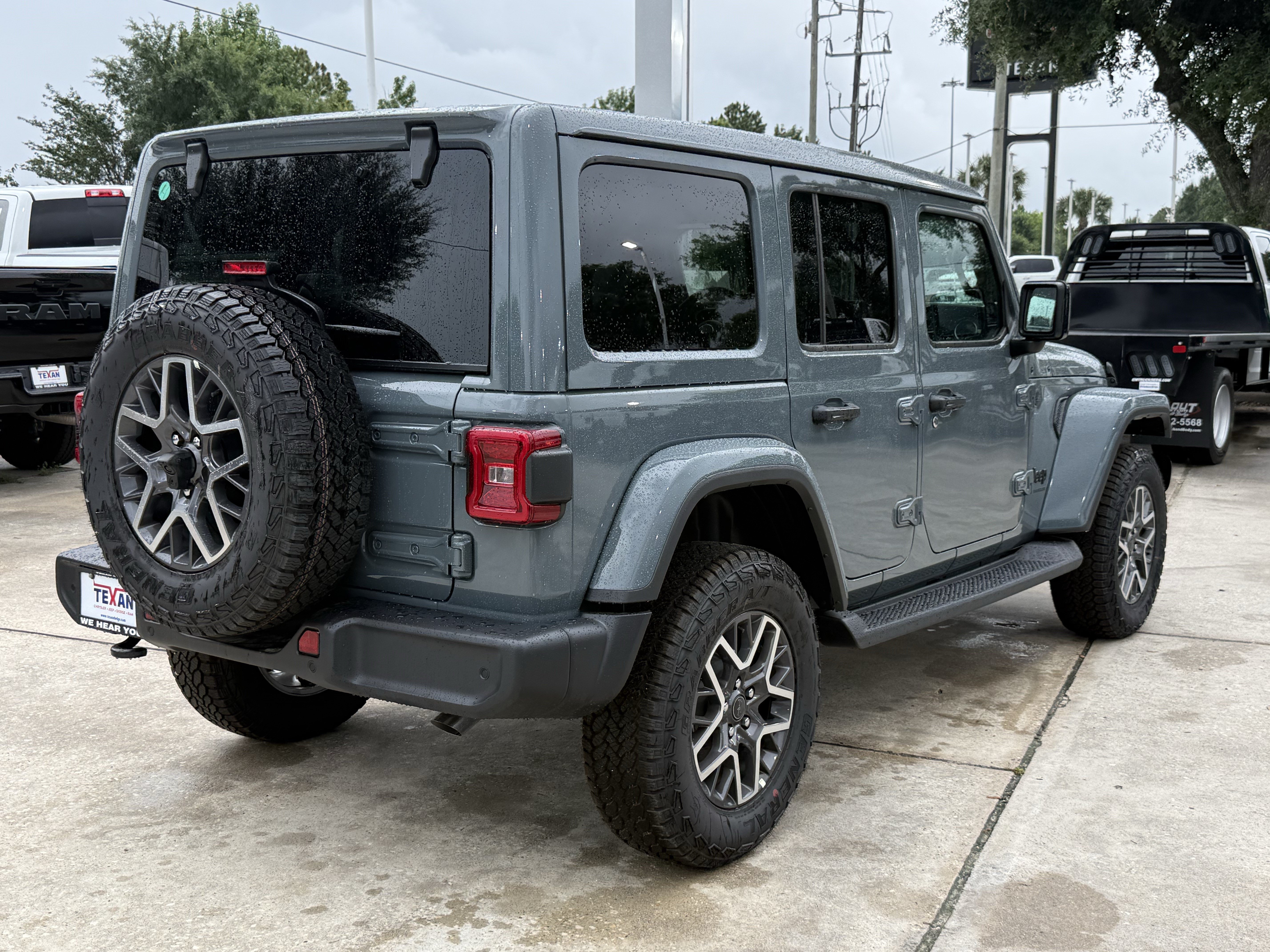New 2026 Anvil Clear-Coat Exterior Paint Jeep Sahara image 4
