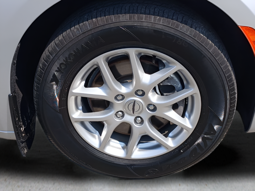 Used 2024 Silver Chrysler Touring L image 10
