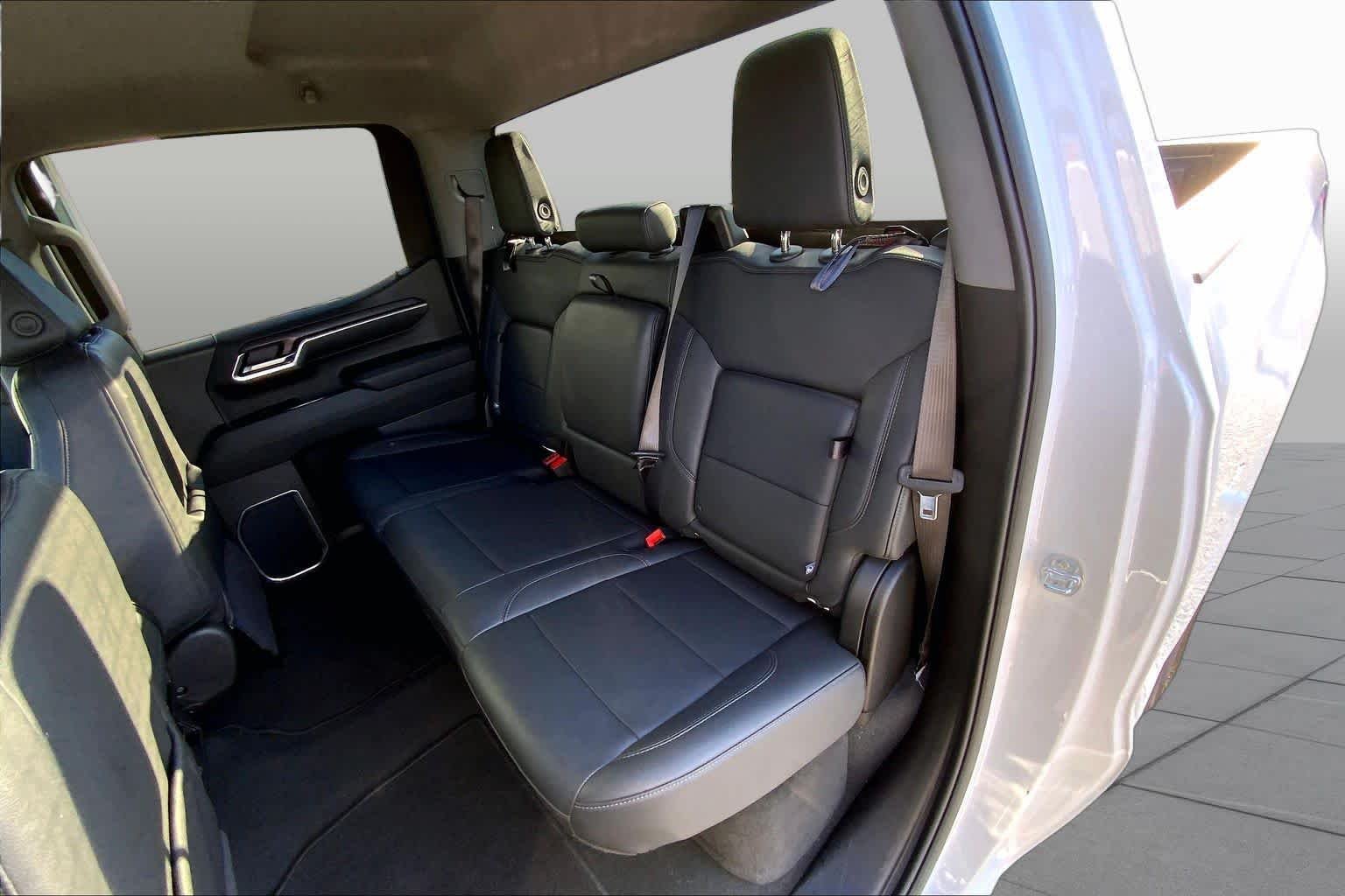 Used 2025 Summit White GMC SLT image 20