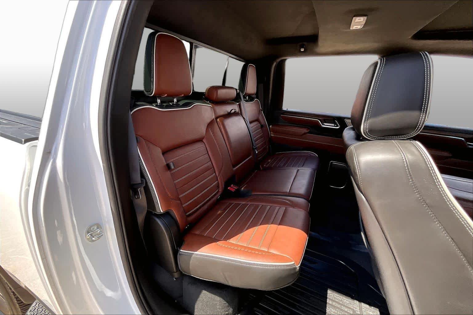 Used 2024 White Frost Tricoat GMC Denali Ultimate image 19