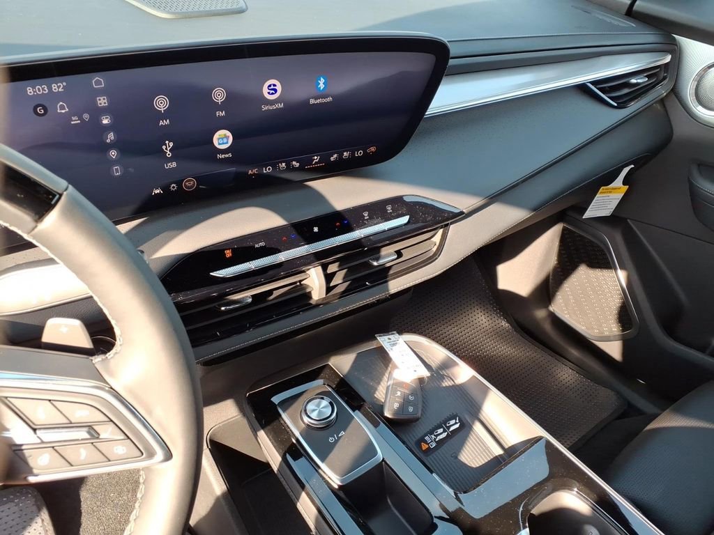 New 2026 Iridescent White Tricoat Buick Avenir image 10