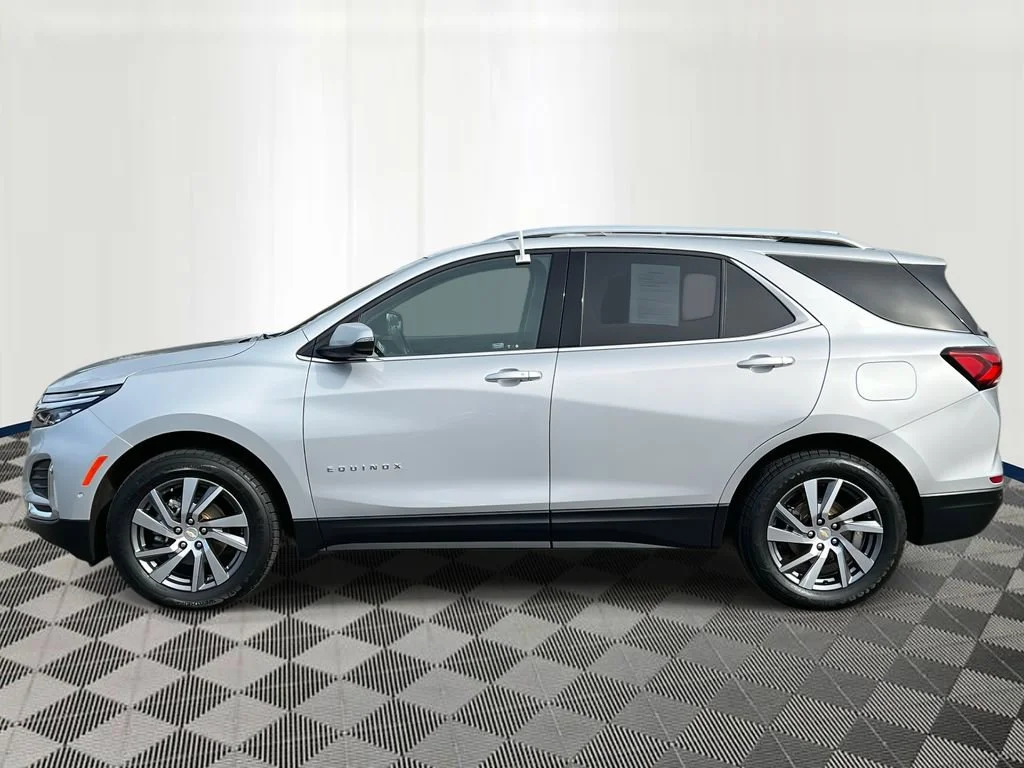 Used 2022 Chevrolet Equinox Premier with VIN 2GNAXXEV4N6154133 for sale in Eastpointe, MI