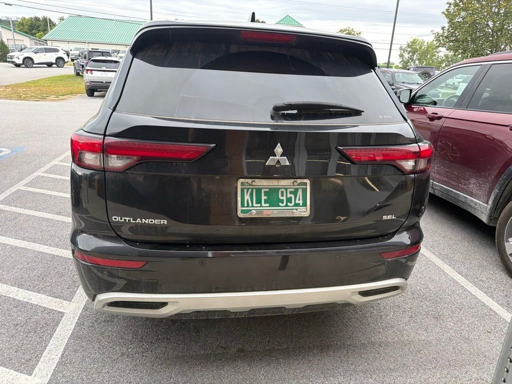 Used 2022 Black Mitsubishi SEL image 9