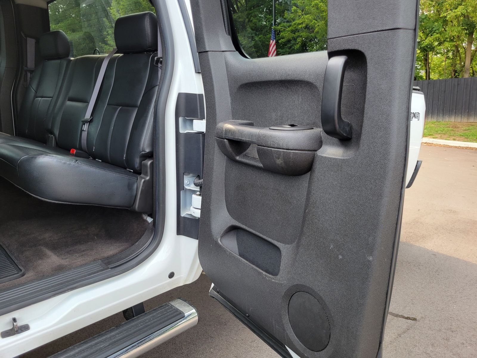 Used 2013 White GMC SLE image 25