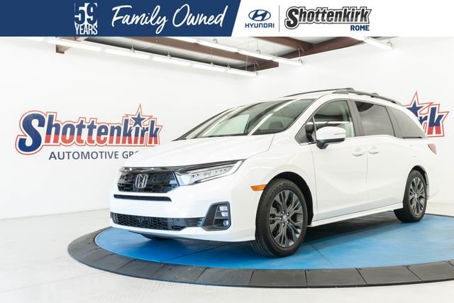 Used 2025 White Honda Touring image 1