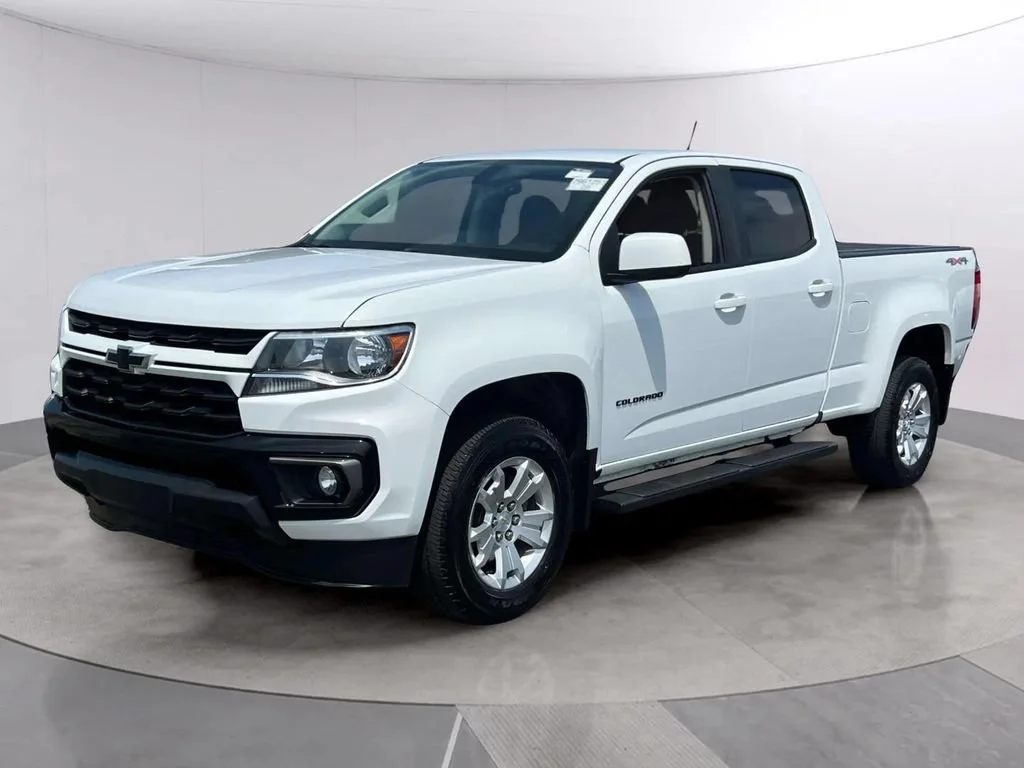 Used 2022 Summit White Chevrolet LT image 2