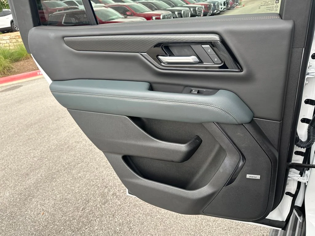 Used 2025 White GMC AT4 image 37