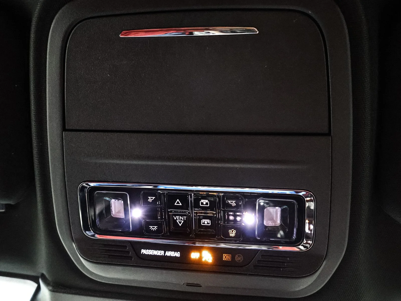 Certified Used 2025 White Lincoln Grand Touring image 33