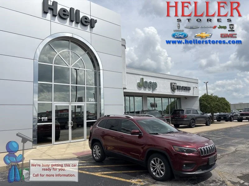 Used 2021 Velvet Red Pearlcoat Jeep Latitude Lux image 1