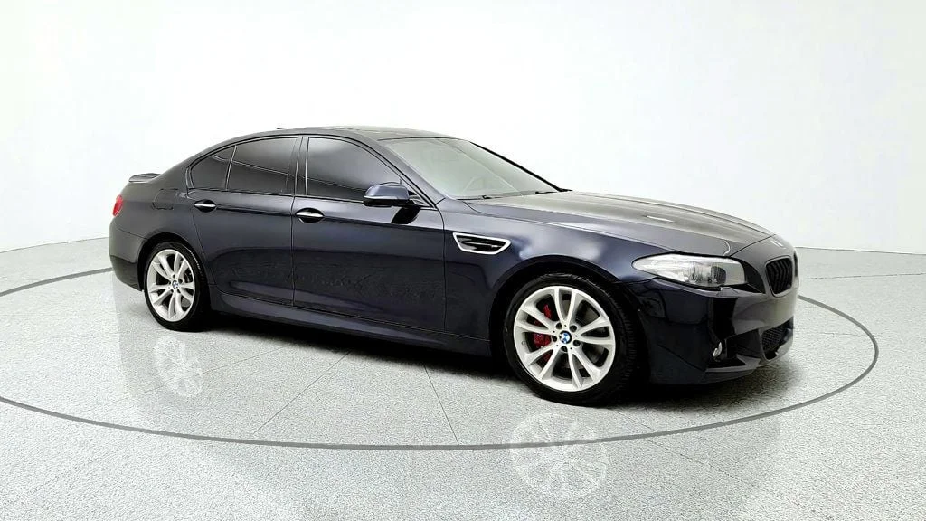 Used 2015 Azurite Black Metallic BMW 4dr Sdn 550i xDrive M Sport w/ Executive & Luxury Seating Pkgs image 3