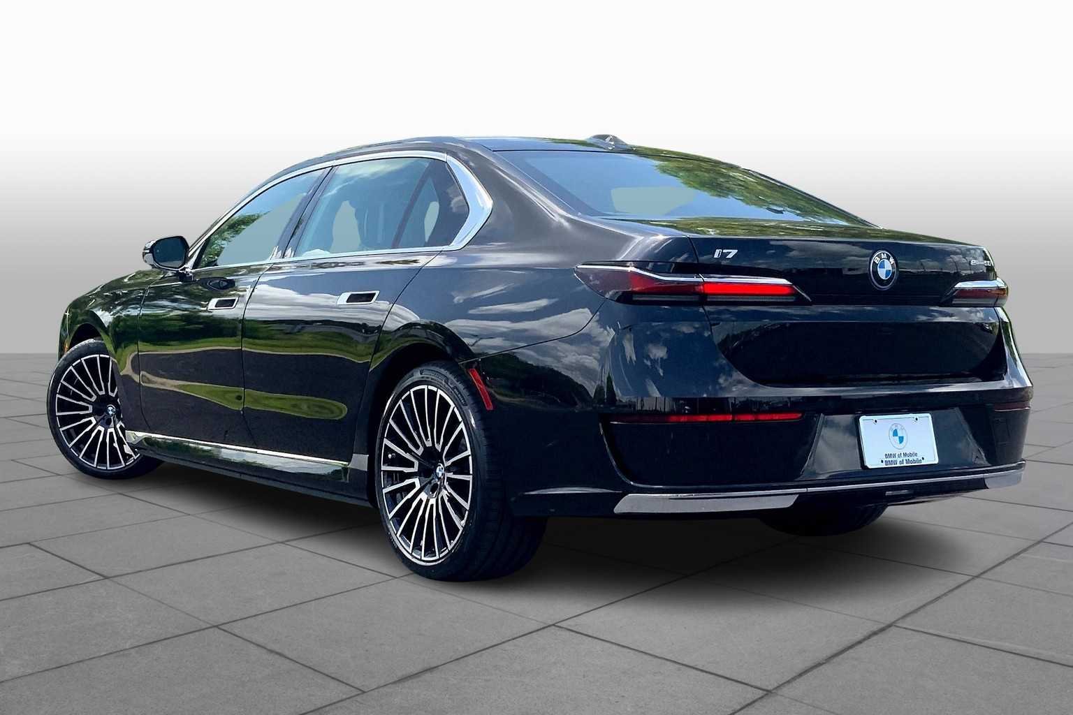 2025 BMW i7 50 - Photo 12