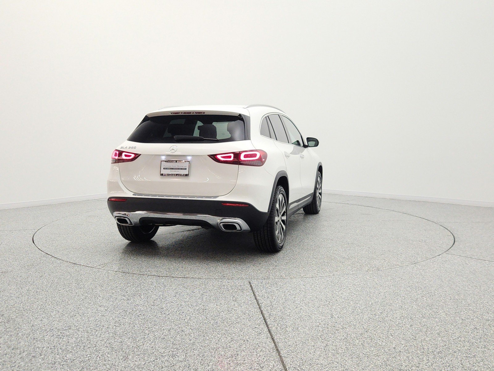 Used 2023 Polar White Mercedes-Benz GLA 250 SUV image 6