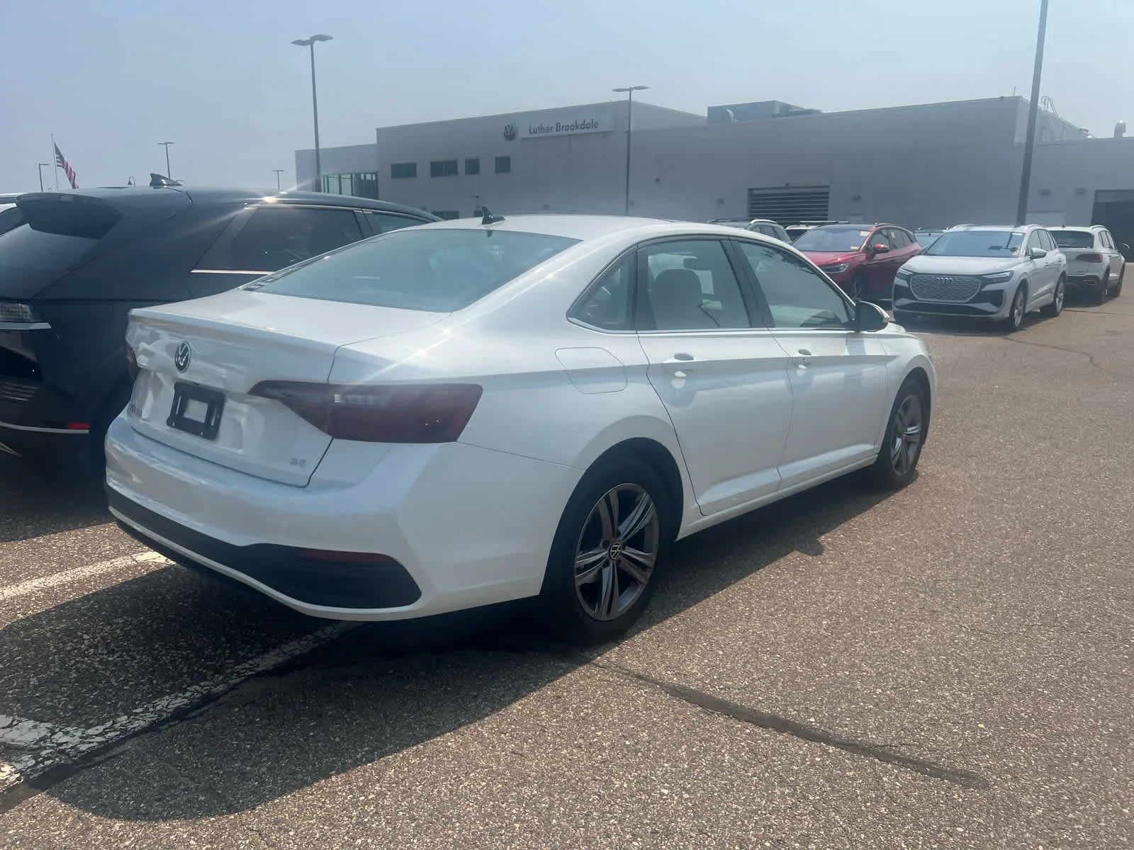 Used 2023 Opal White Pearl Volkswagen SE image 3
