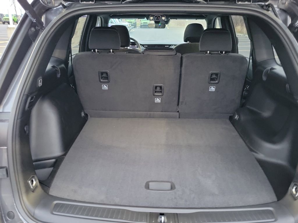 New 2026 Baltic Gray Metallic Clear-Coat Exterior Paint Jeep Laredo X image 7