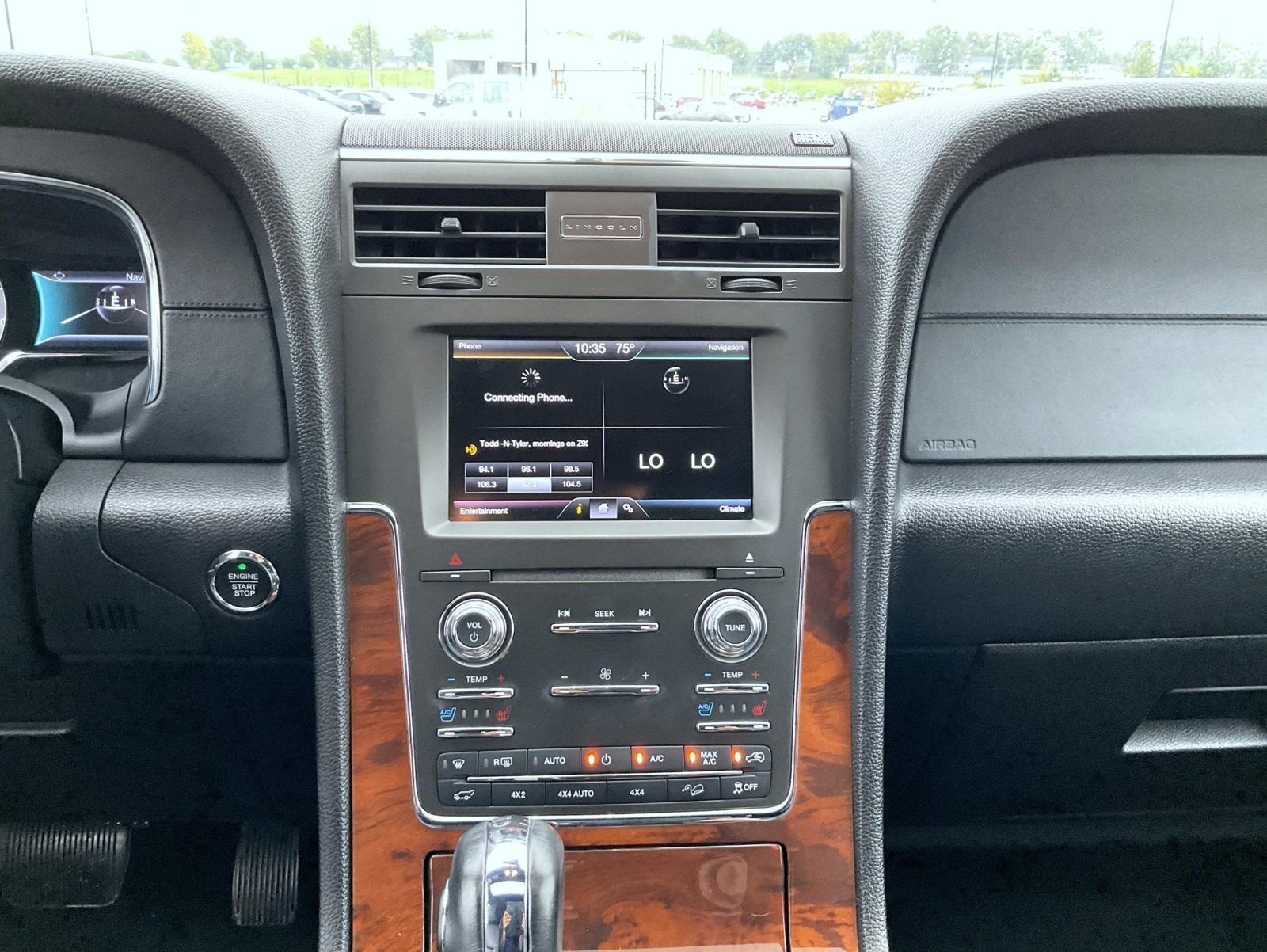 Used 2015 Black Lincoln Base image 13