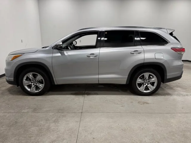 Used 2016 Silver Toyota Limited Platinum V6 image 8