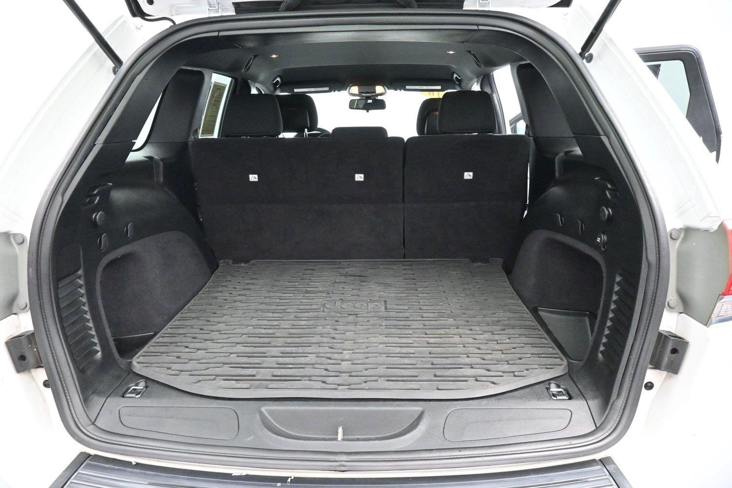 Used 2016 Bright White Clearcoat Jeep Laredo image 9